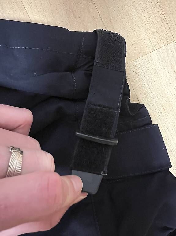 Hosen: Ski- oder Snowboardhose, goretex, 38 – Gebraucht aus Effretikon von Manuelita7 3