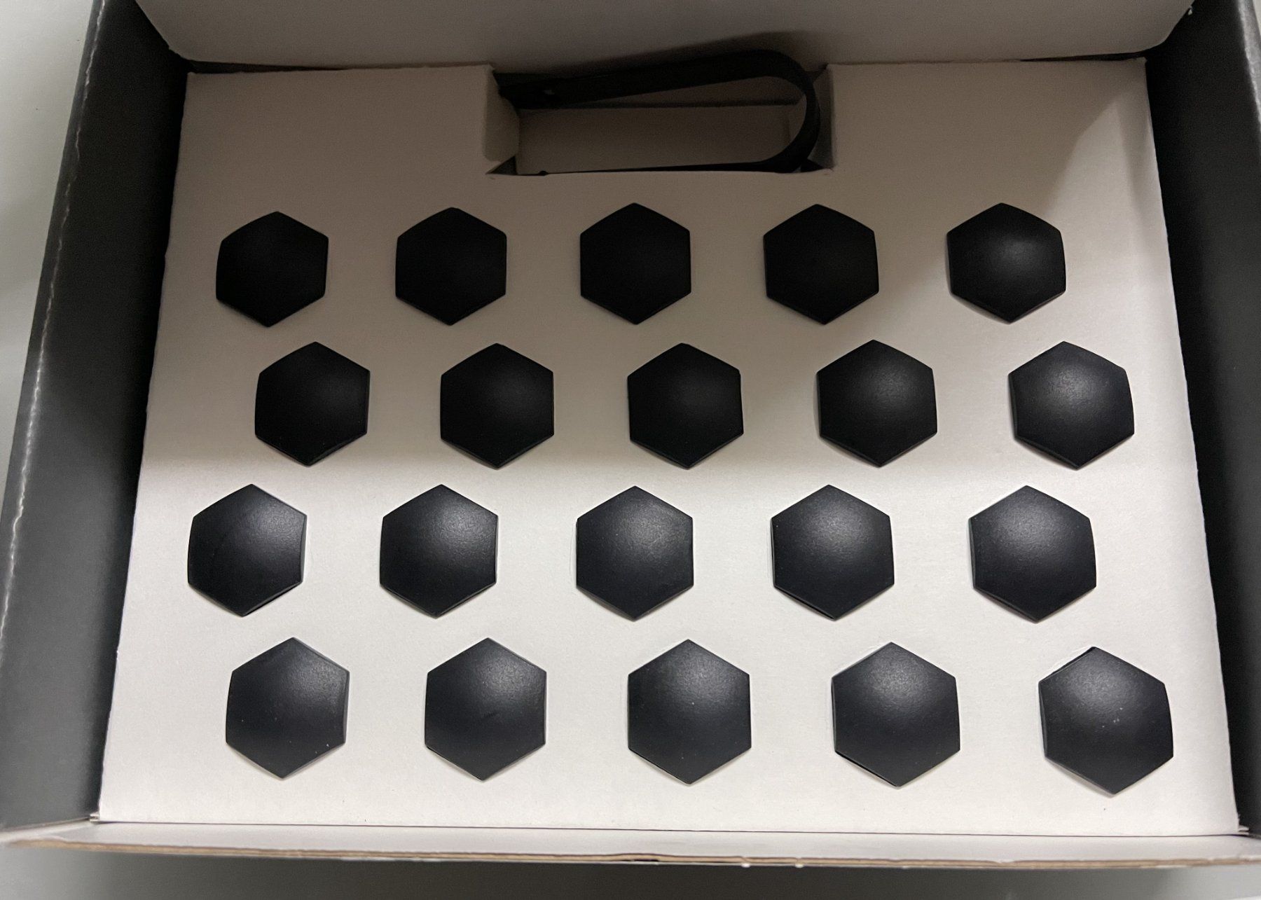 Tesla Tutti pezzi di ricambio auto: Tesla Wheel Cap Kit – Nuovo (secondo la descrizione) da Oftringen venduto da Vucki 1