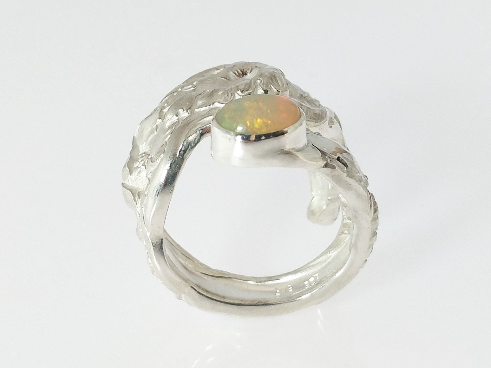 Anelli: Grosser massiver Jugendstil Silberring mit farbenem Opal – Nuovo e nell'imballaggio originale da Meilen venduto da Byrd-bijoux 4