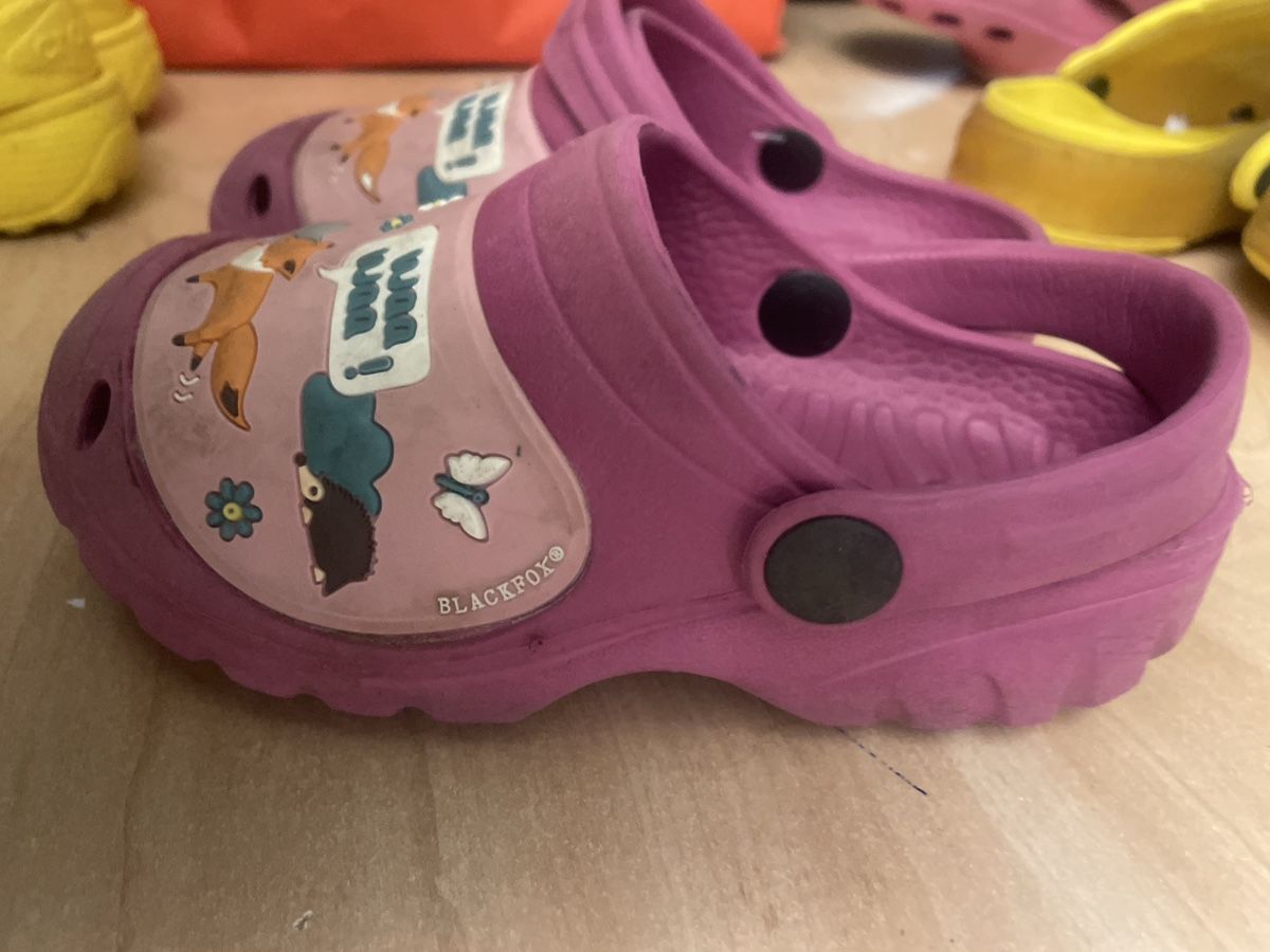 Scarpe per ragazze: Kinder Clogs Pink Gr. 28 gebraucht – Usato da Obergerlafingen venduto da cabo4