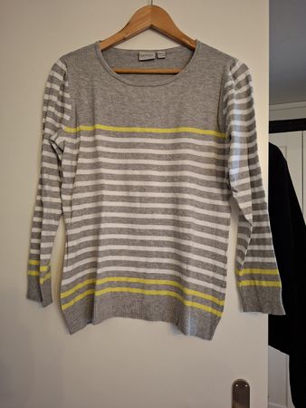 Damenpullover Grösse M Grau/Weiss Gestreift