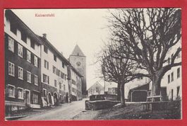 KAISERSTUHL, STRASSENANSICHT MIT RÖMERTURM
