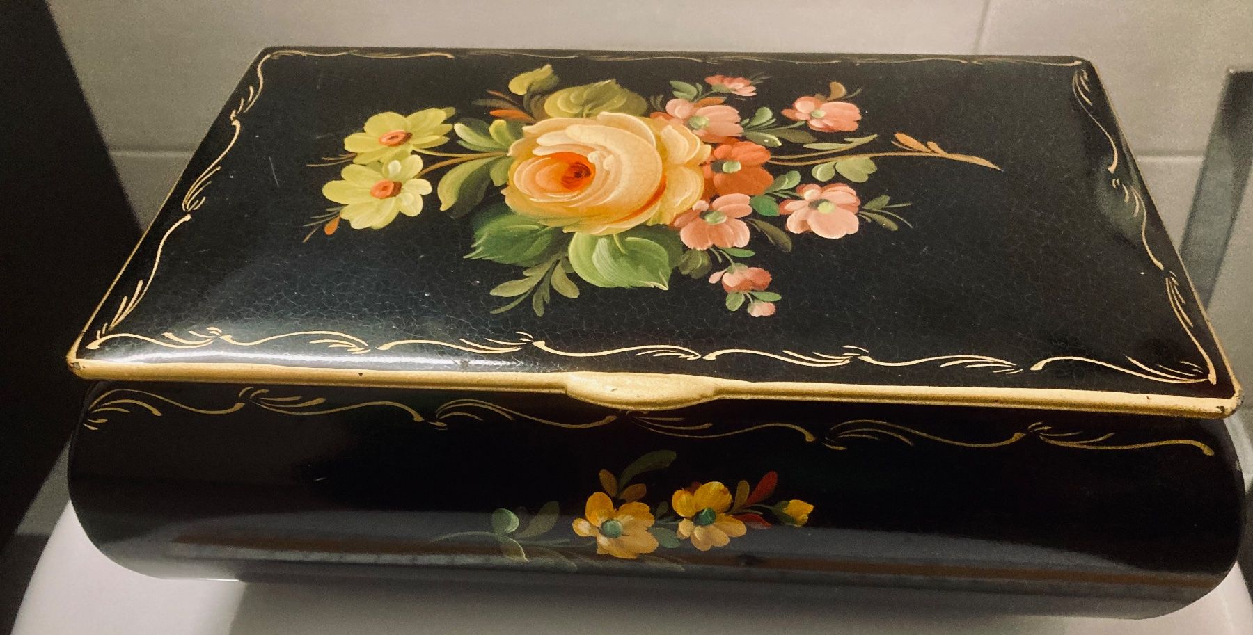 Barattoli: Blechschatulle mit Biedermeier-Malerei, Ebonisierte Dose – Usato da Rüegsauschachen venduto da Andyalfredo