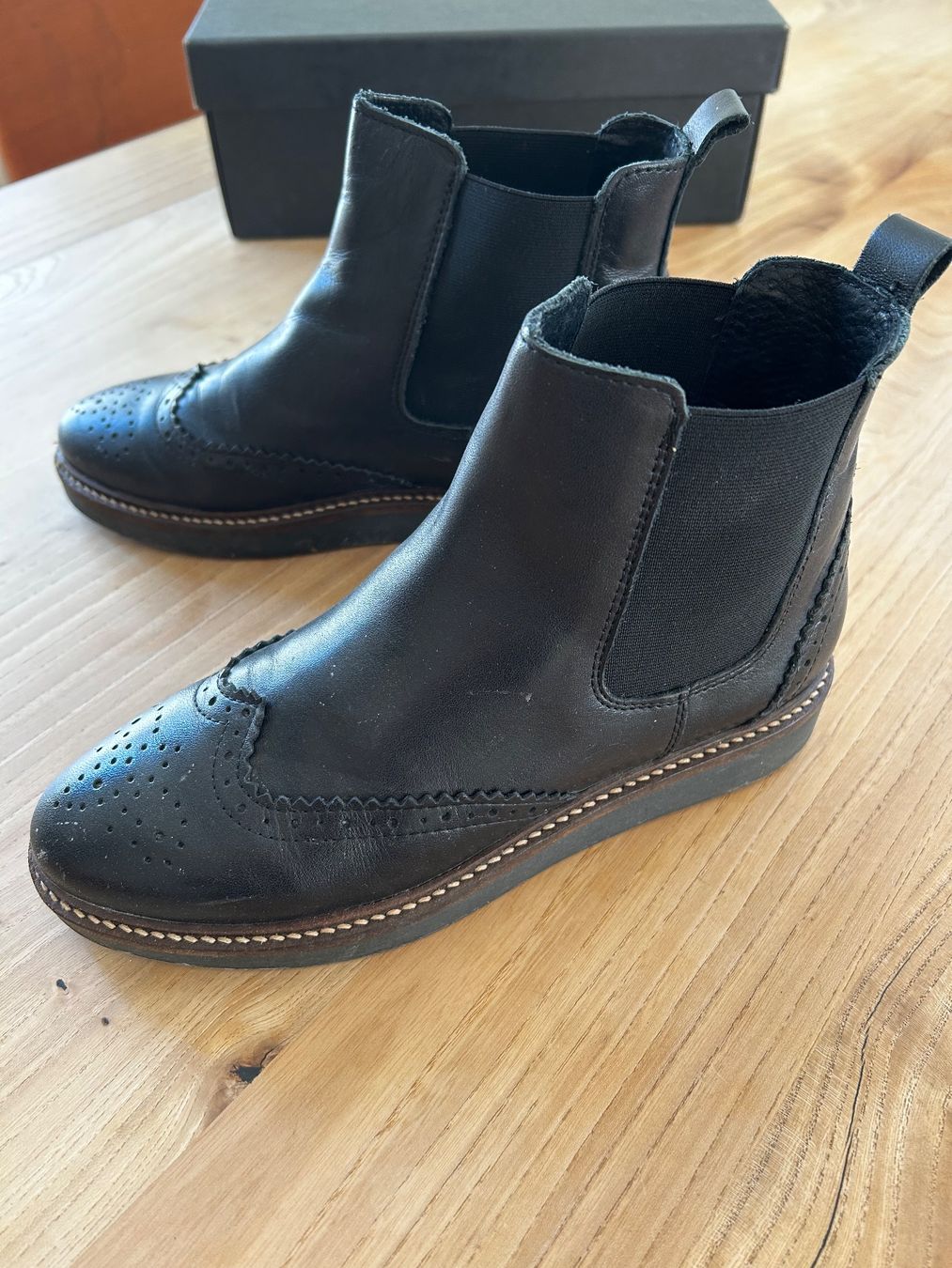 Chaussures femmes: Stiefel Leder Schwarz Grösse 38 gebraucht – D'occasion à Chur par lea_qg88 1