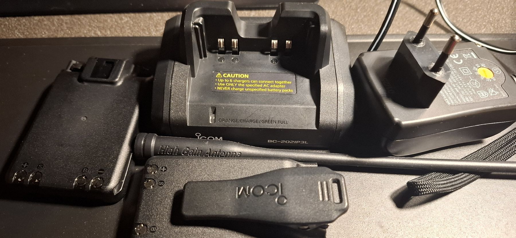 Icom Technique de radiocom: Icom-ID52 E Plus Versand+Verpackung – D'occasion à Chur par Giffa-04-06 3