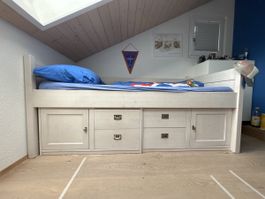 Alta Kinderbett weiss aus Holz mit Stauraum guter Zustand