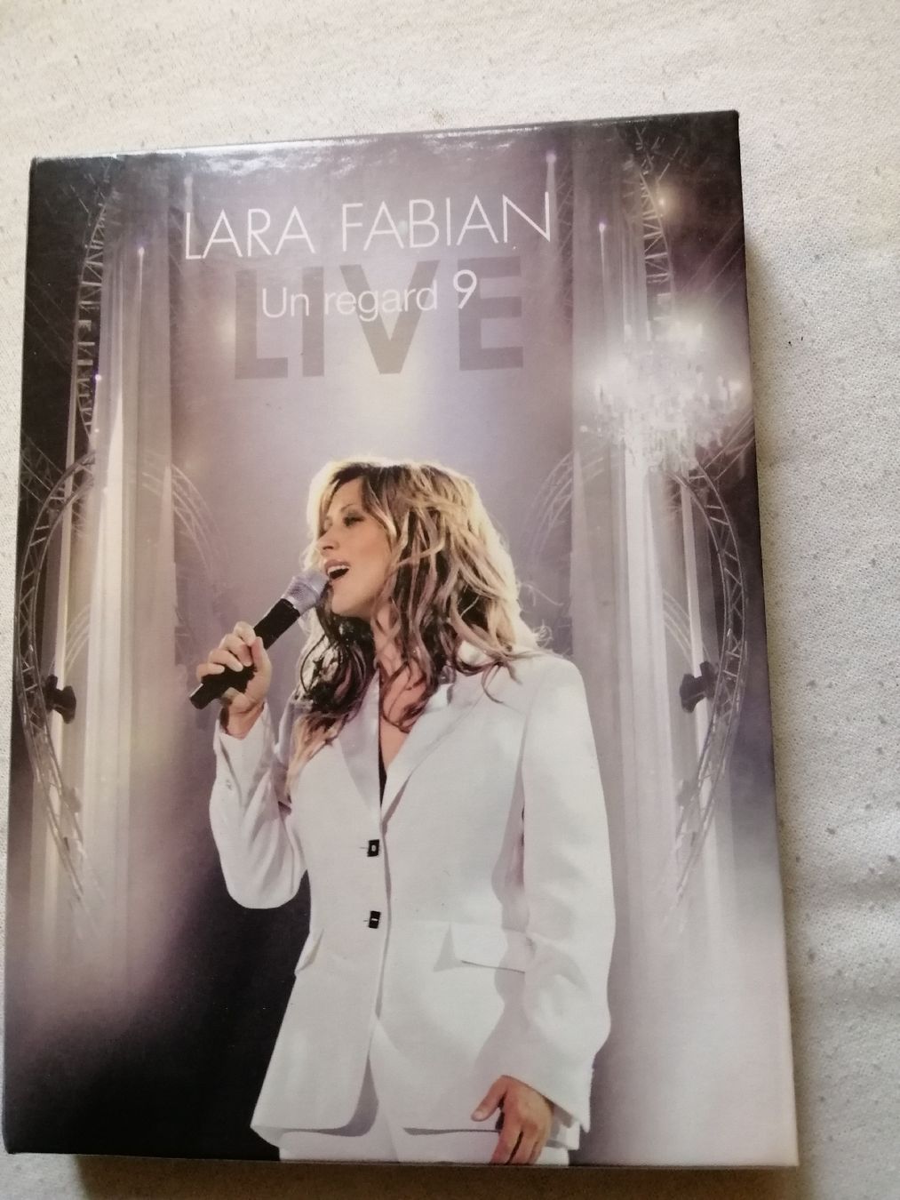 Tutti i DVDs: Lara Fabian Un regard 9 DVD – Usato da Lausanne venduto da Jdelta