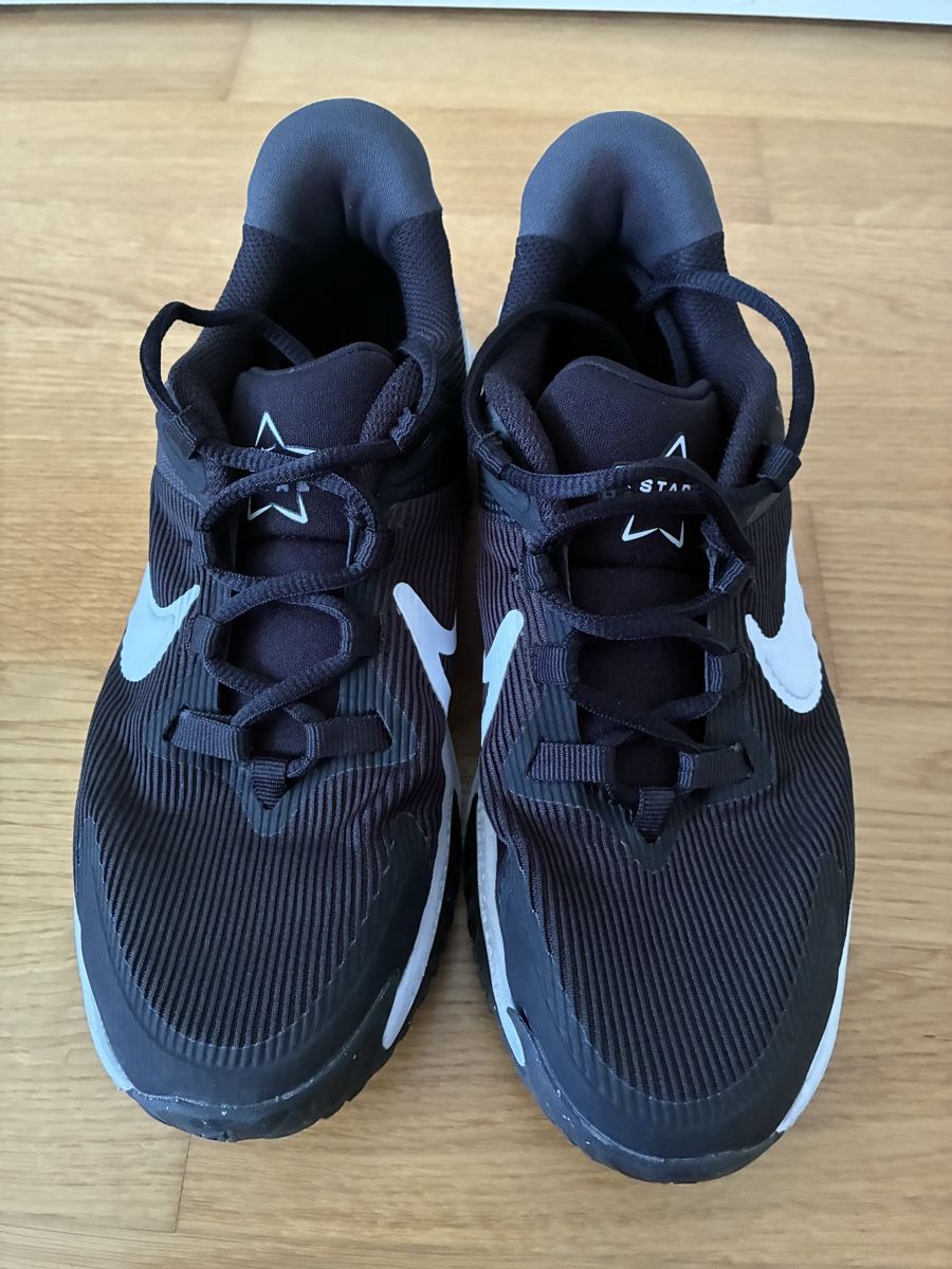Nike Scarpe per ragazzi: Sneakers kinder 35.5 Nike – Usato da Basel venduto da Pardesi84 1