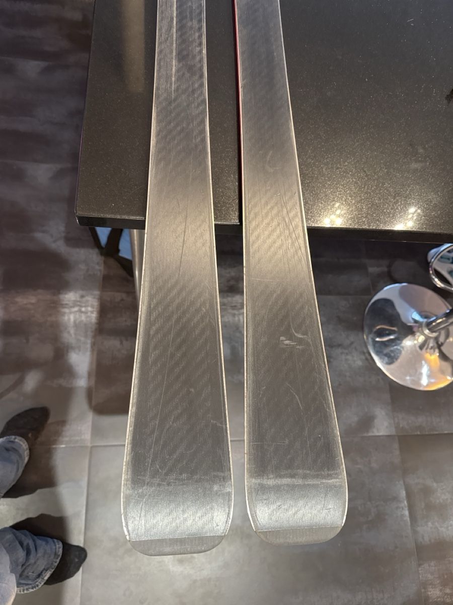 Rossignol Sci: Rossignol React R8 Basalt Skis - Carving Performance – Usato da Oftringen venduto da kar_y2tf 4