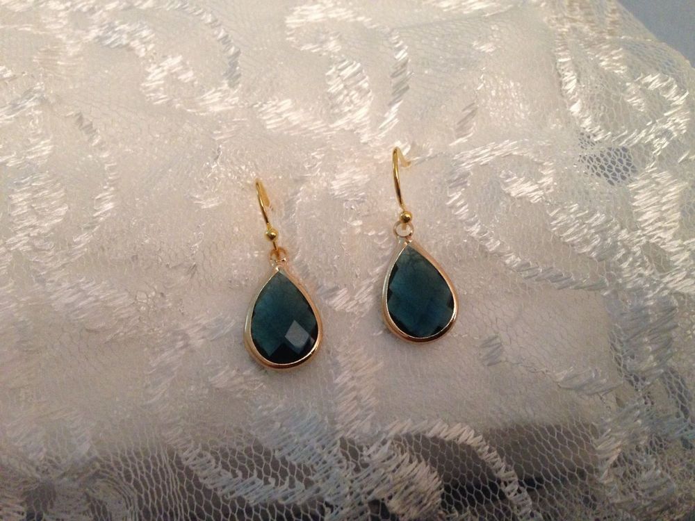 Ohrring mit zartem blauem Stein | Kaufen auf Ricardo