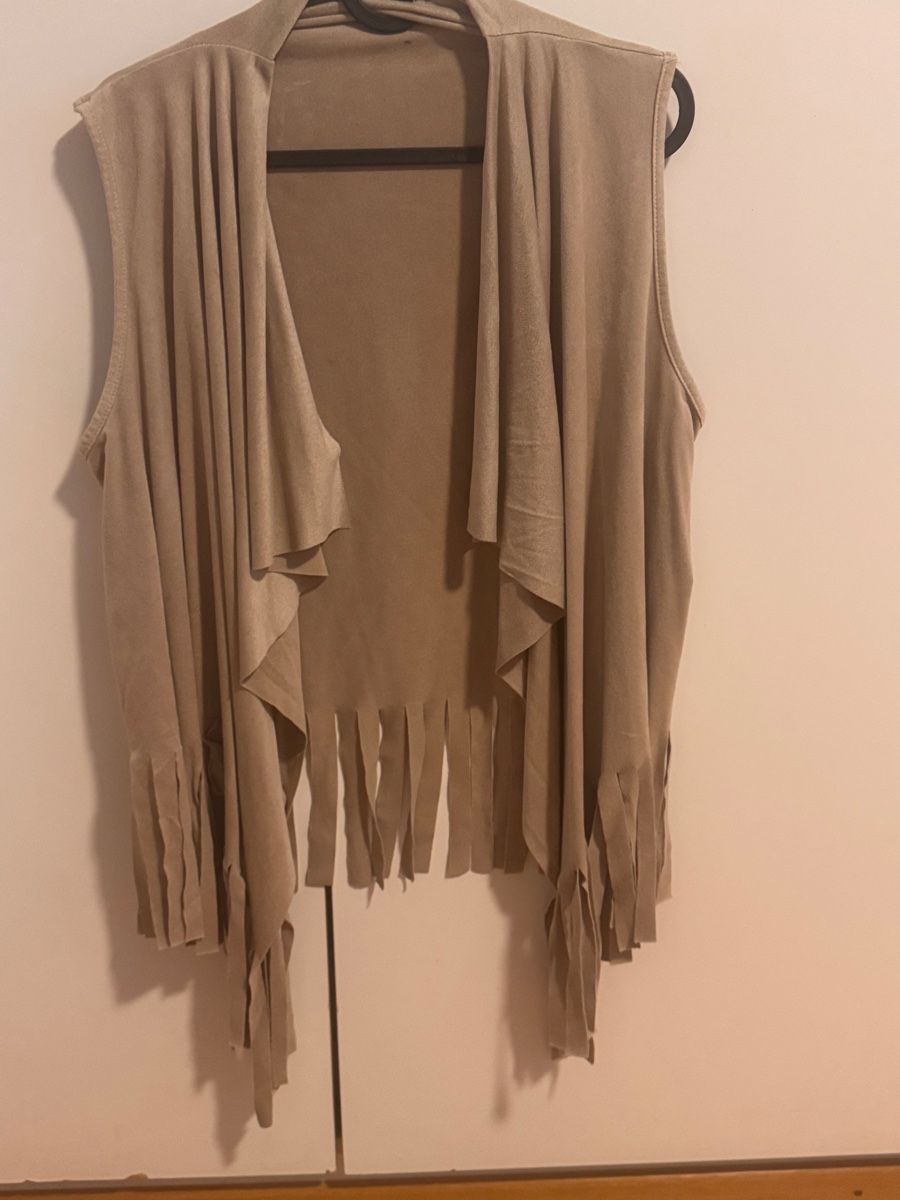 Gilets & Westen: Gilet beige franges style bohème – Gebraucht aus La Chaux-de-Fonds von Sabinchenn