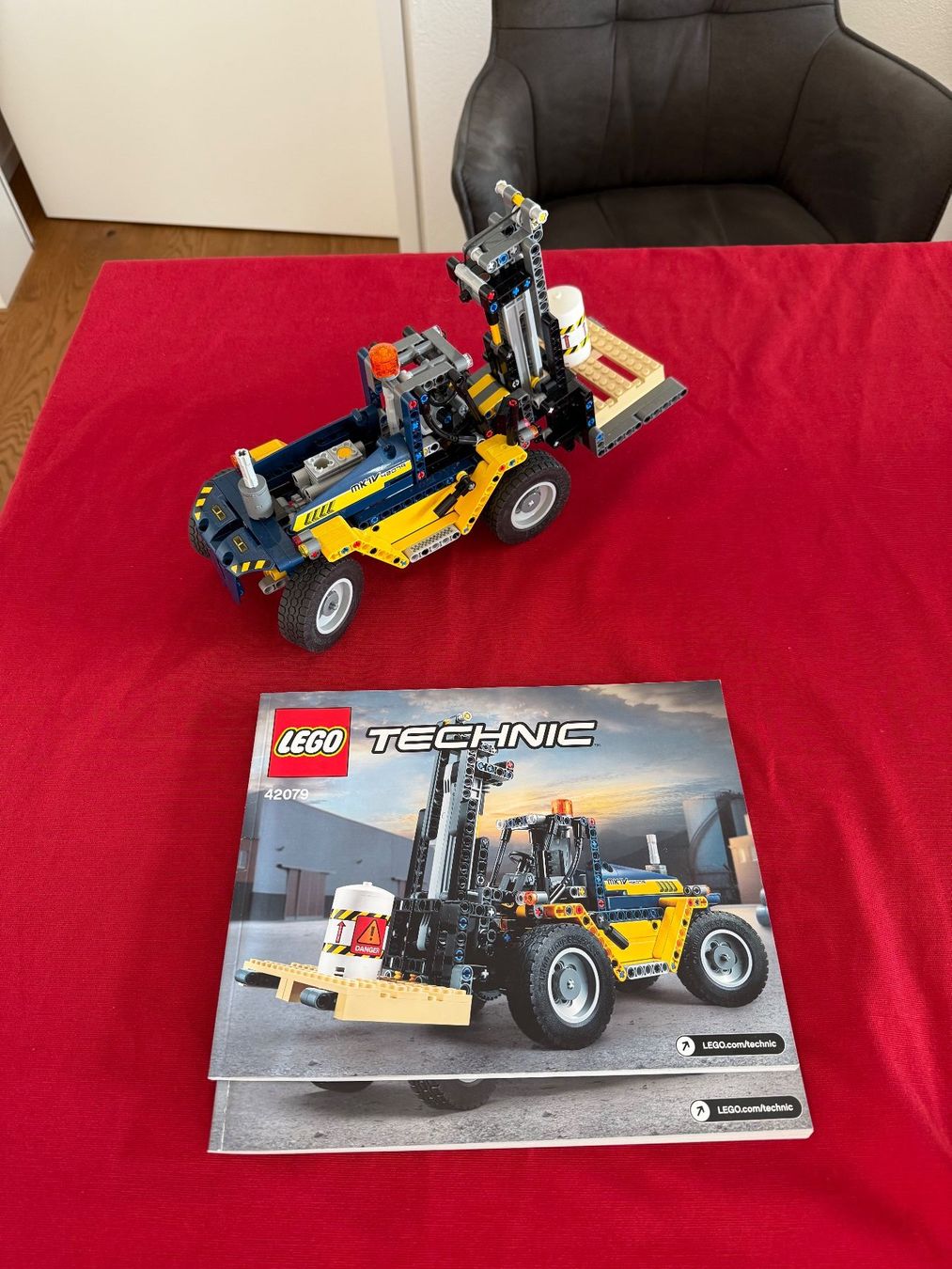 Lego Kit di costruzioni: Lego Technic Gabelstapler 42079 – Gebraucht – Usato da Kloten venduto da Mak10auto 1