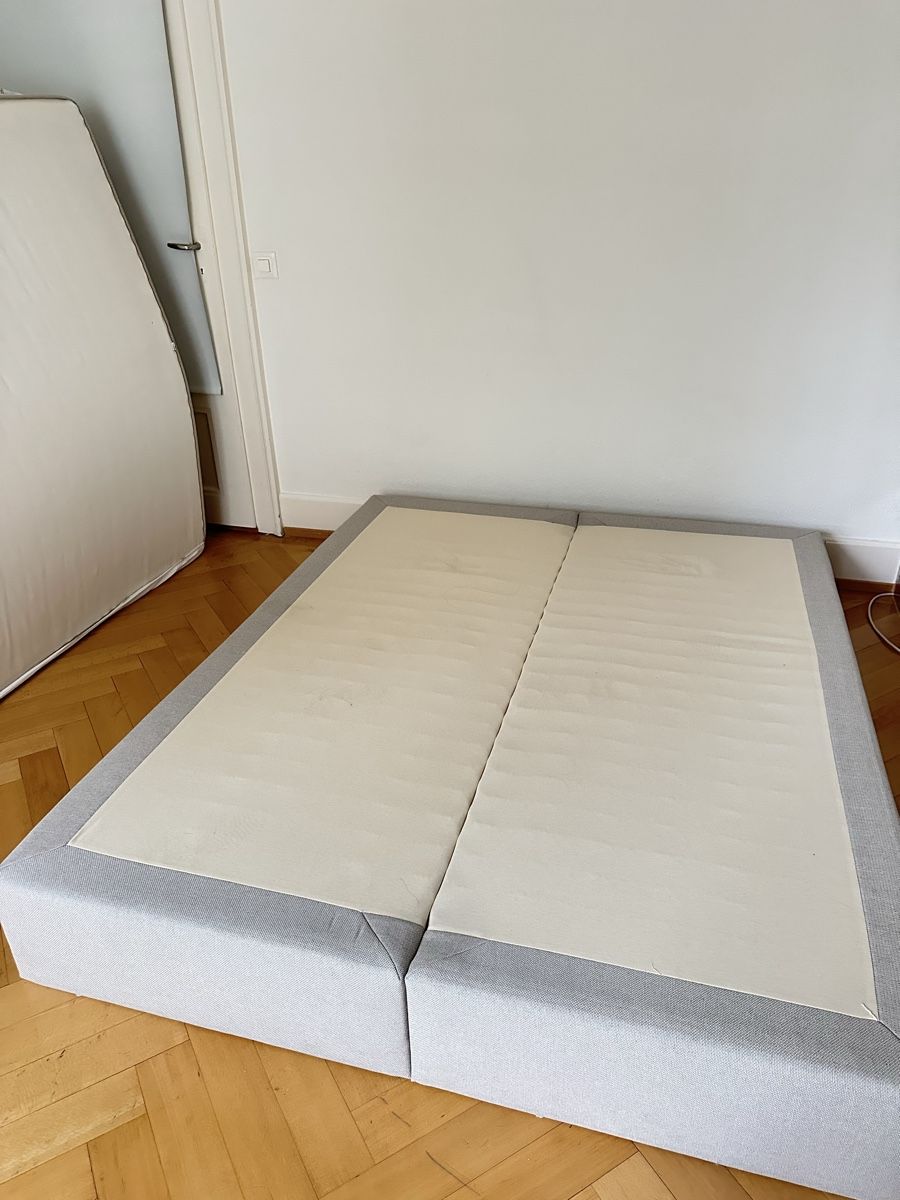 Lits: IKEA EVENSKJER Bed Frame 160 x 200 cm – D'occasion à Lausanne par isa_qpb7 3