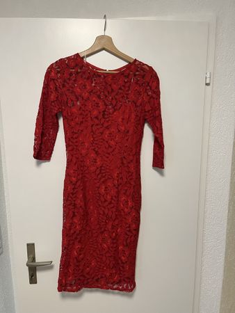 Tolles Kleid aus roter Spitze (Gr. 38) - ungetragen