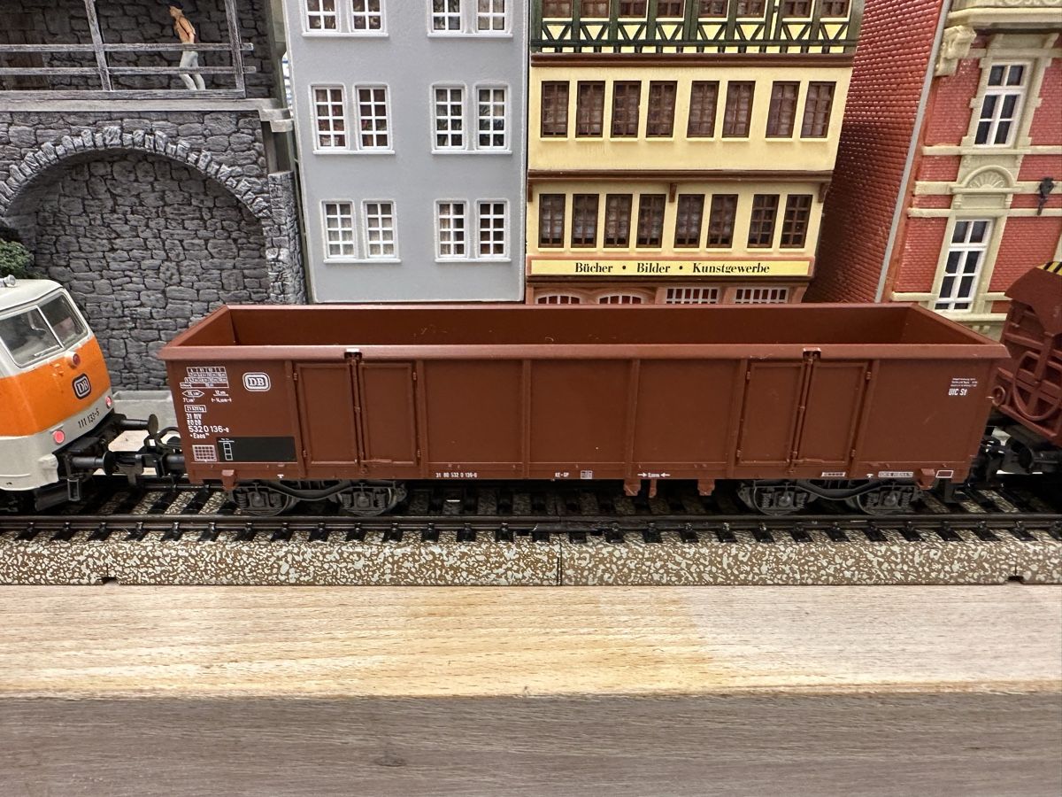 Märklin Modelleisenbahnen: Märklin 3355 DB BR 111 133-5 Güterzug – Gebraucht aus Lupsingen von New-Haven 3