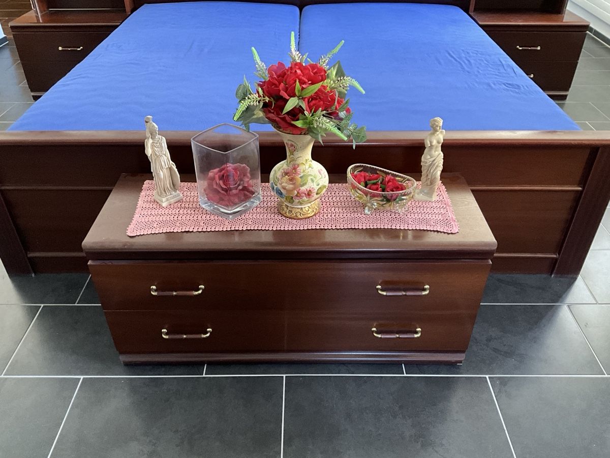 Letti: Doppelbett mit Nachttischen und Kommode – Usato da Niederlenz venduto da mar_p5sx 2