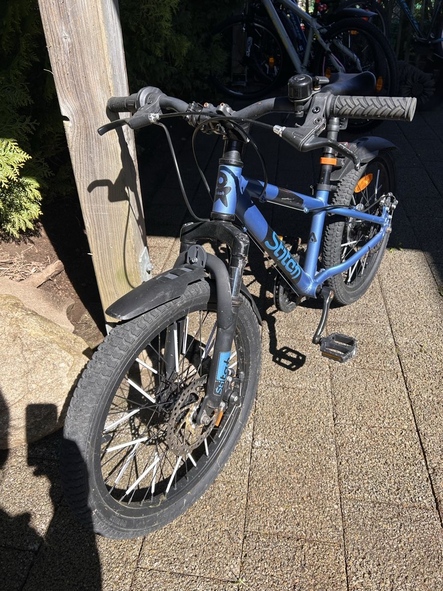 Velos: Neuwertiges Stitch Kindervelo, 20 Zoll – Gebraucht aus Niederbipp von inf_kp9g