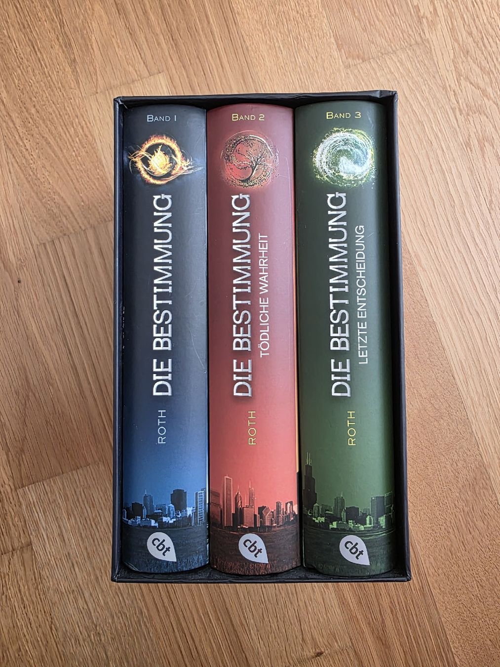 Libri: Veronica Roth Die Bestimmung Buch – Nuovo (secondo la descrizione) da St. Gallen venduto da jasilaiin