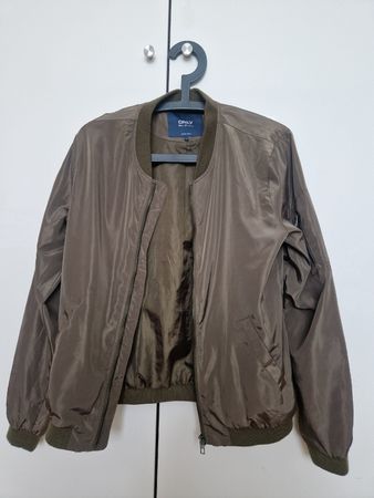 ONLY Bomber Jacke, Khaki, Gr. L – Zeitlos & Top f. Übergang!