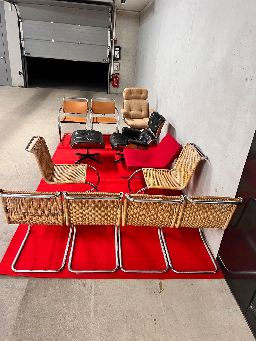 Eames Chaises: DESIGN-KONVOLUT - EAMES- MIES V. D. ROHE - OFFECT - GIROFLEX – D'occasion à Ermatingen par DEESSEM 1