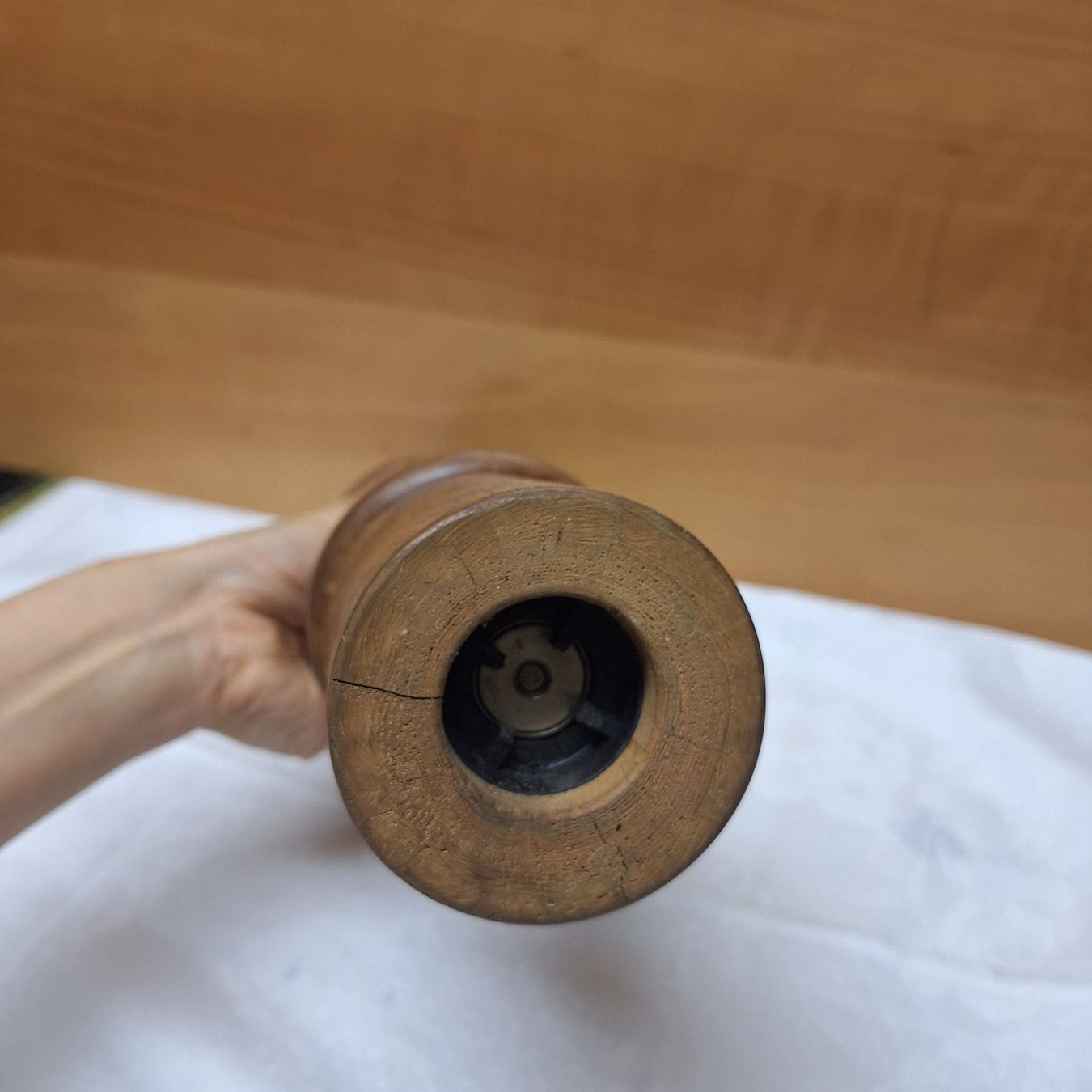 Tutte le decorazioni: Rustikale, sehr grosse Pfeffermühle, zu Dekozwecken – Usato da Winterthur venduto da Goldpipau 2