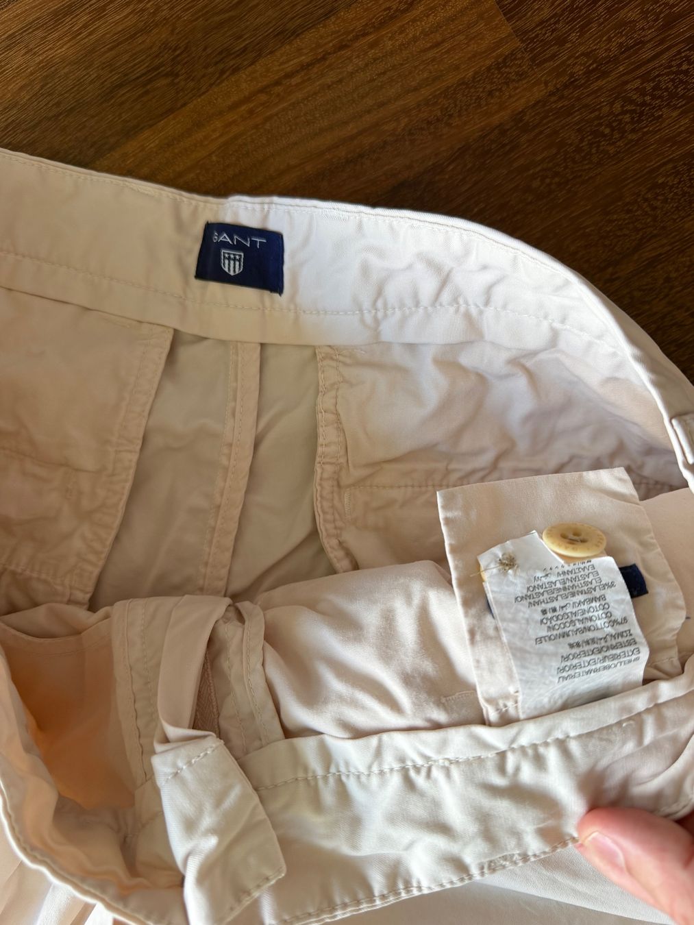 Gant Pantaloni: Gant Shorts Beige – Usato da Ennetbaden venduto da miboo 2