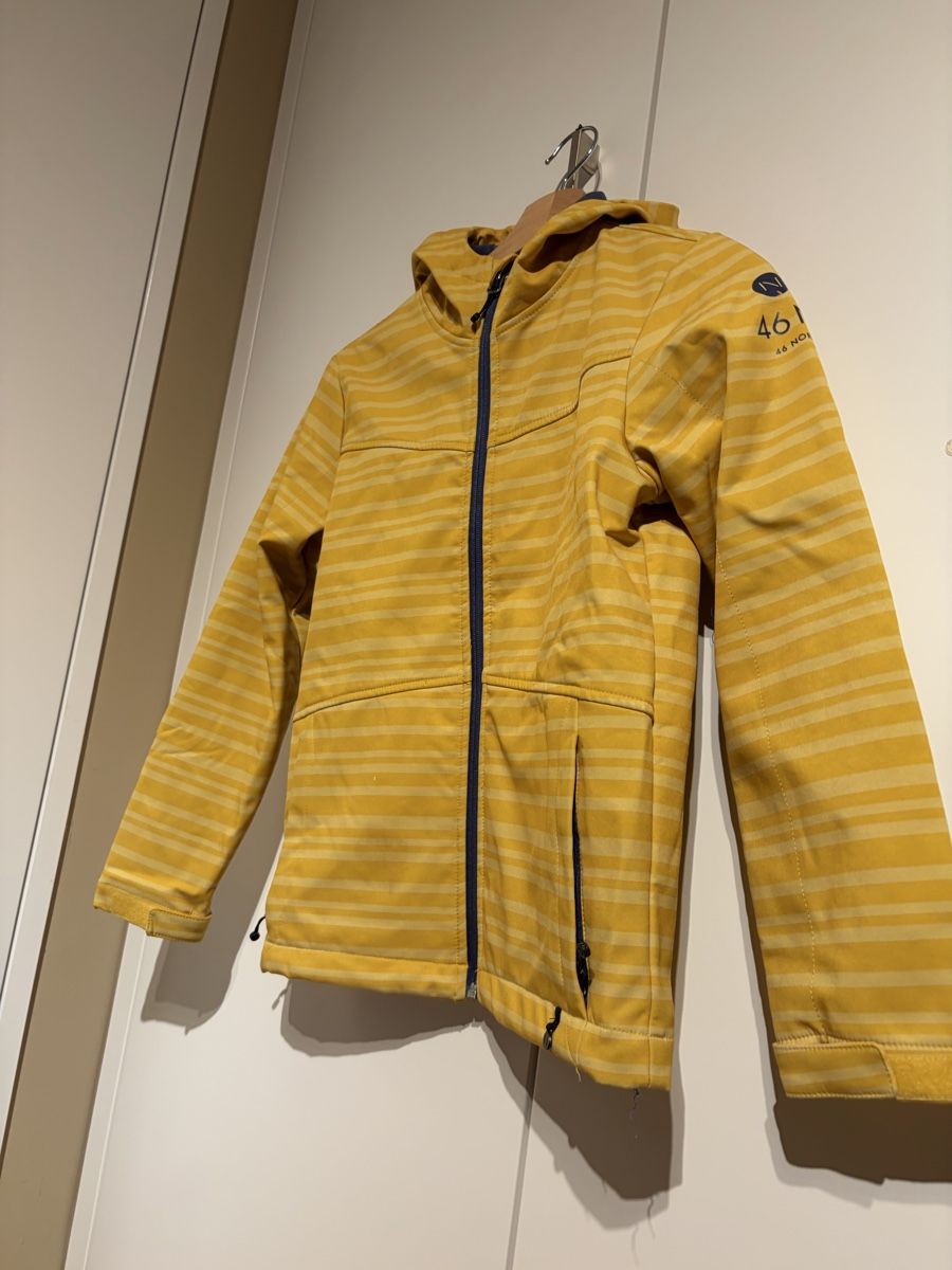 46 Nord Vestes & Manteaux: Softshell Jacket 46 Nord striped size 152 good condition – D'occasion à Zug par gav_nfw7