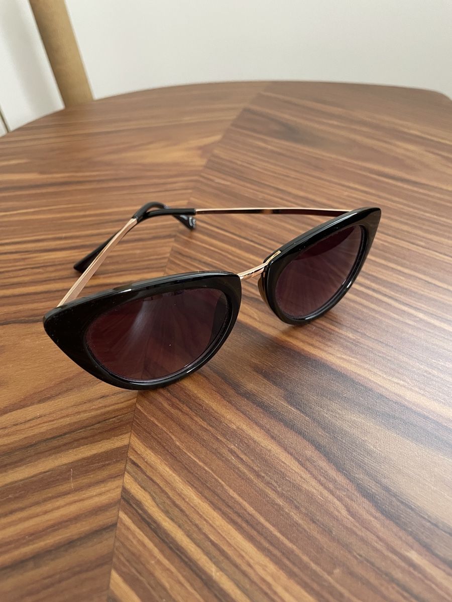 Brillen & Gläser: Sonnenbrille Katzenauge schwarz  – Gebraucht aus Mauren von acht33null