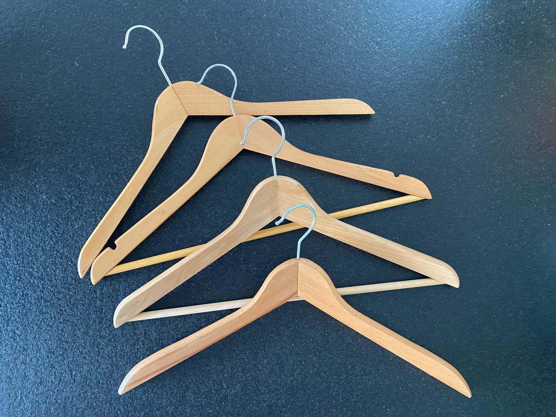 Ikea Kleiderbügel: 30 Holzkleiderbügel – Gebraucht aus Zürich von sas_7b2l