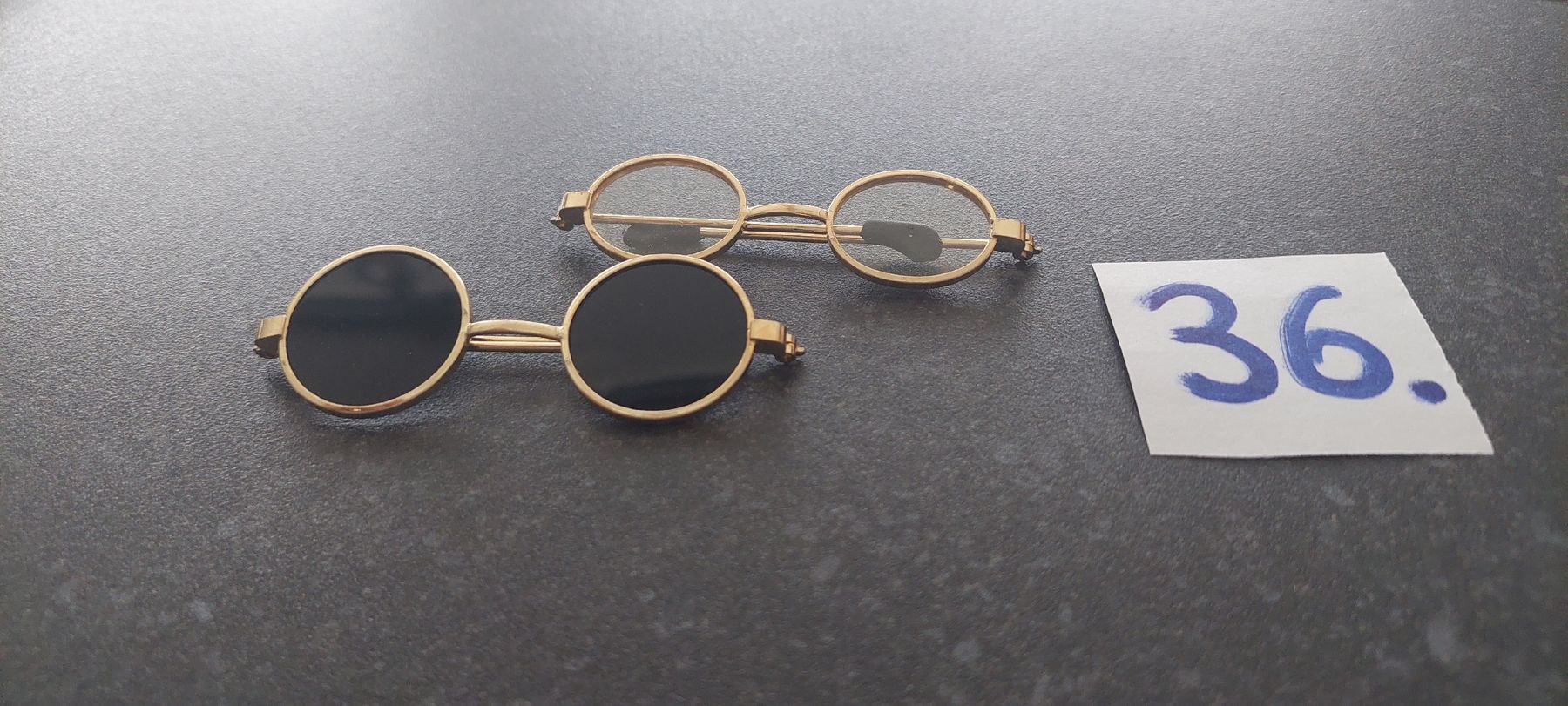 Giocattoli: Puppenbrille 2 Stück  neu – Nuovo (secondo la descrizione) da Muri AG venduto da nindo1