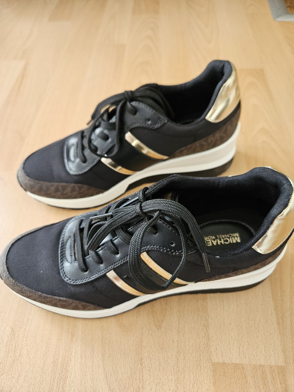 Michael Kors Chaussures femmes: Michael Kors Sneaker, Grösse 40 – D'occasion à St. Gallen par Rebiili 2
