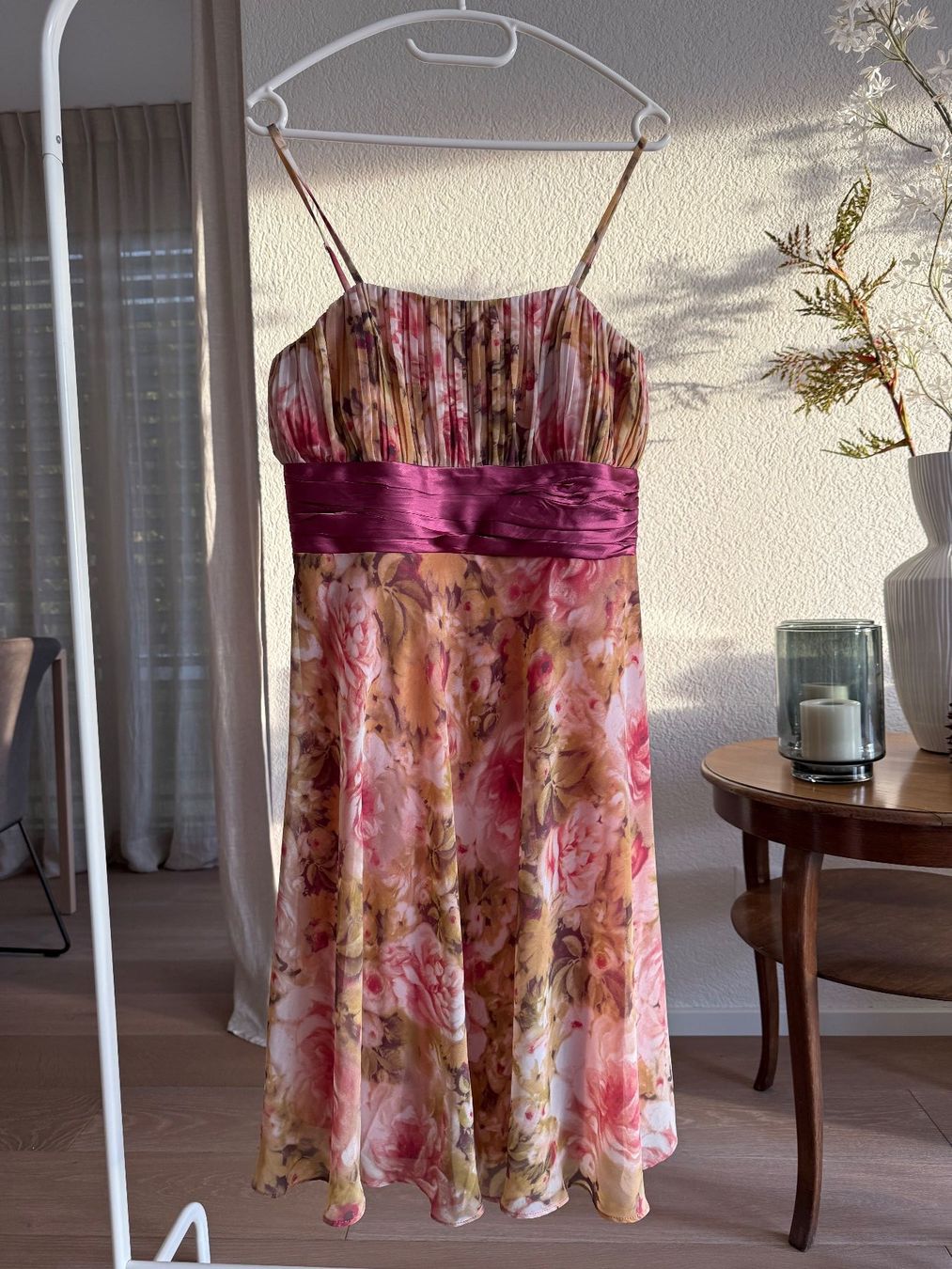 Vestiti: Cocktail Kleid Gr. 42 mit Blumenmuster – Usato da Männedorf venduto da Vechat