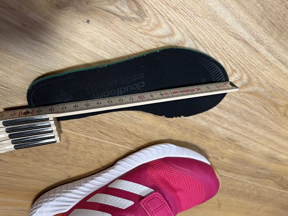 Adidas Scarpe per ragazze: Adidas Hallenturnschuhe Gr.31 – Usato da Schlatt ZH venduto da elocin-88 2