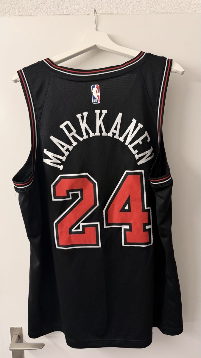 Nike Canottiere & Pantaloni: Chicago Trikot Markkanen XL – Usato da UNTERSIGGENTHAL venduto da s_rzb8 1