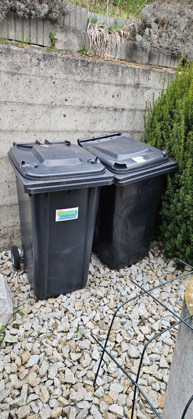 Altro per Ufficio & Commercio: Abfallcontainer mit Deckel 240 Liter – Usato da Zwingen venduto da bea_h7ch 2
