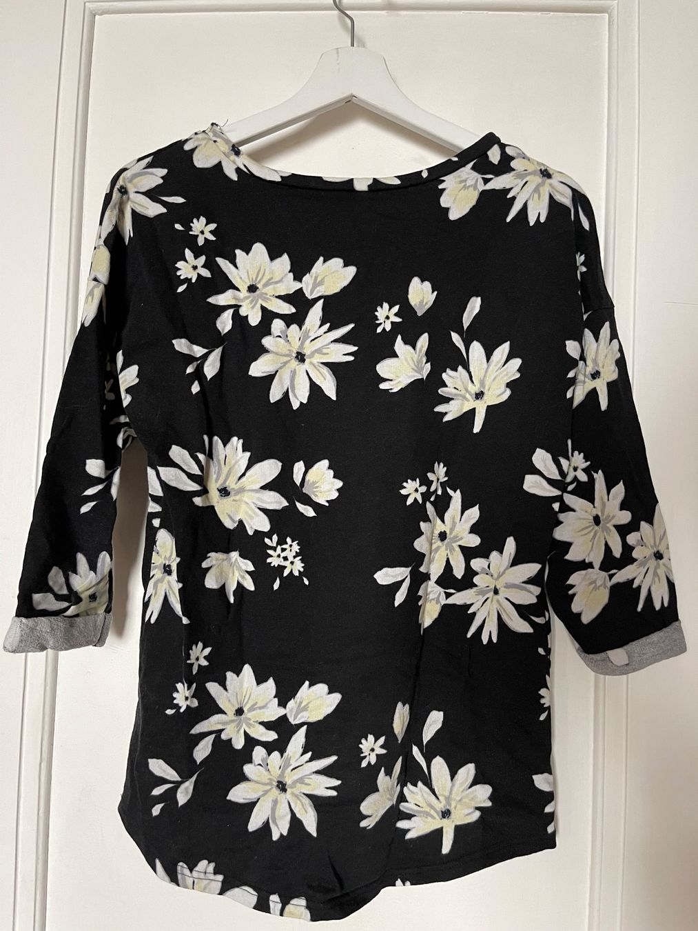 H&M Maglioni & Felpe: Pull fleur manches 3/4 – Usato da Territet venduto da Estelle_elletsE 1