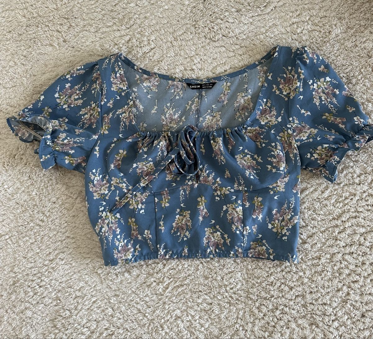Shein Tops: Joli top fleuri Shein, Taille S – Neu (gemäss Beschreibung) aus Neuchâtel von aliceguins