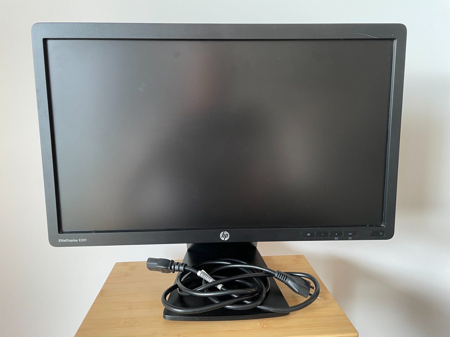Hewlett Packard Monitor: Ecran HP EliteDisplay E201 - Ecran 20 pouces – Usato da Petit Lancy venduto da gil_hr6v
