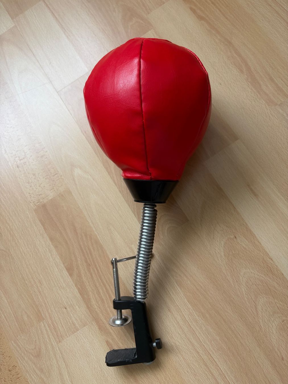 Sacs de frappe: Mini Tisch-Boxsack, Punchingball mit Tischklemme – D'occasion à Glattfelden par Qwerasdf