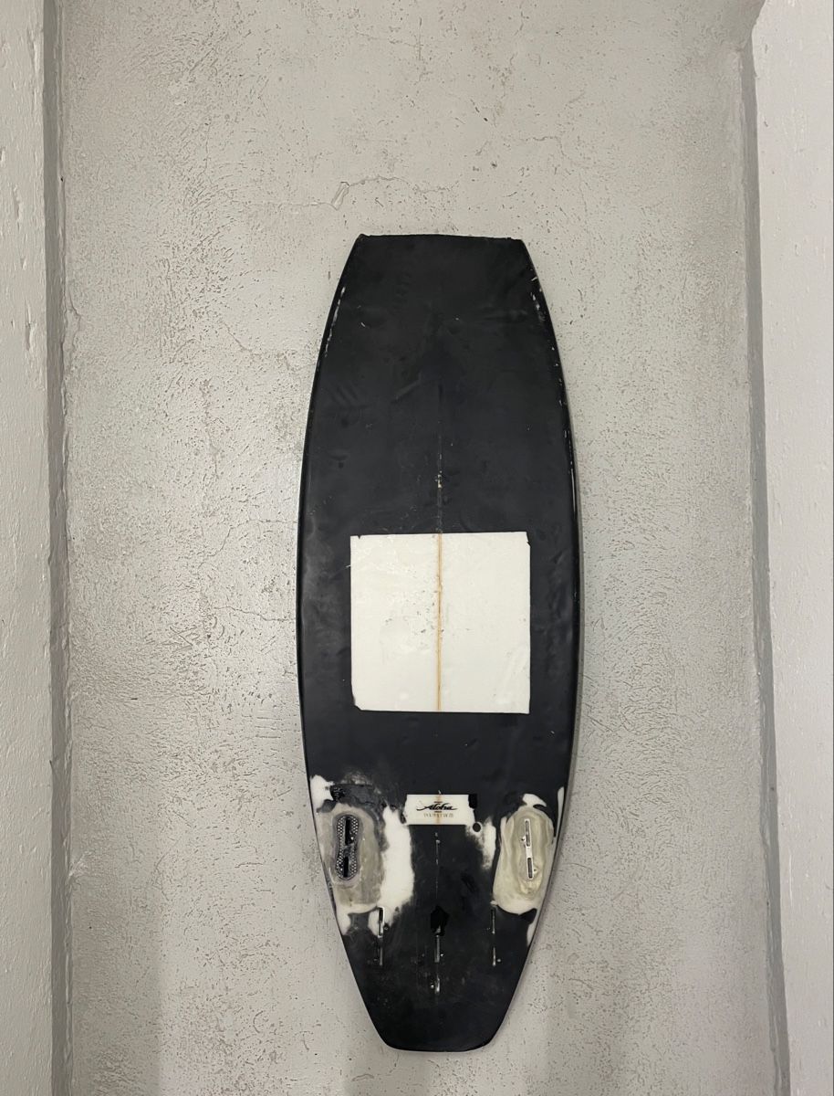 Surfboards & Schwimmbrette: Altes kabuttes Surfboard – Defekt aus Zürich von Luca_Haenni 1
