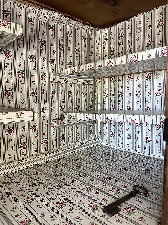 Armadi: Antiker Schrank – Usato da Basel venduto da flumir 2