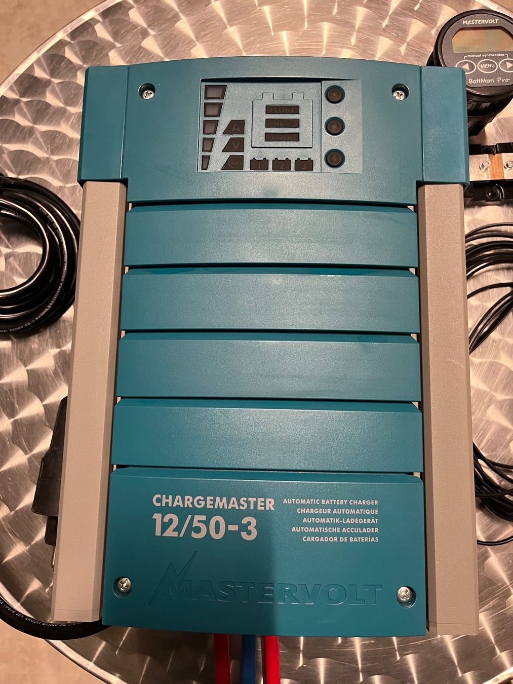 Caricabatterie: Mastervolt Chargemaster 12V 50-3 Batterieladegerät – Usato da Cressier FR venduto da schmidli010