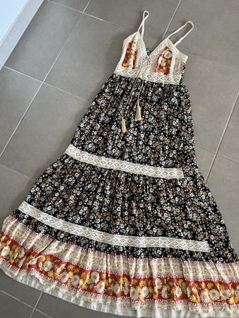 Robe longue d'été bohème avec dentelle et pompon T.M