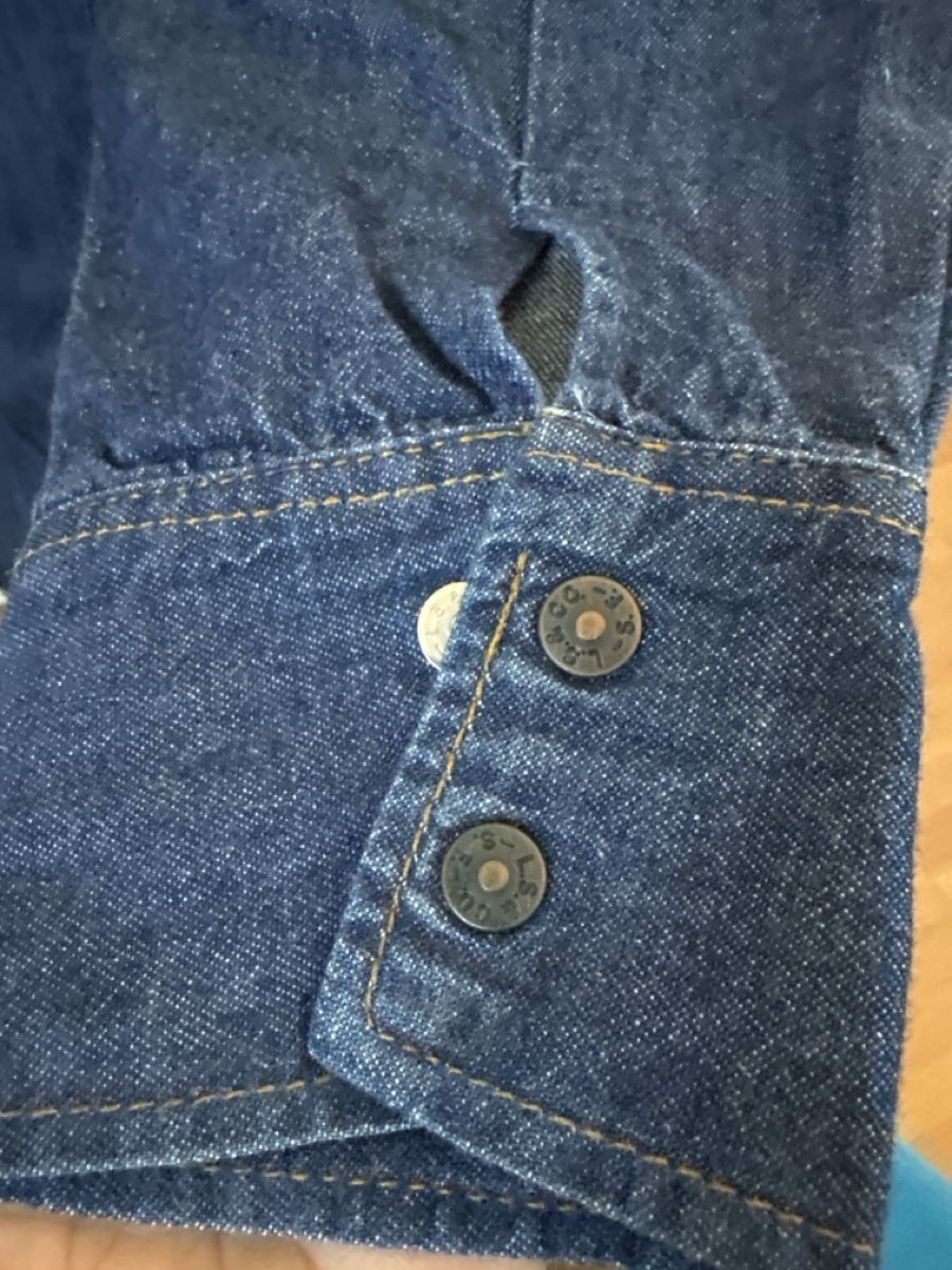Levi's Camicie: Chemise Levi’s taille L – Nuovo (secondo la descrizione) da Düdingen venduto da Yellow 4