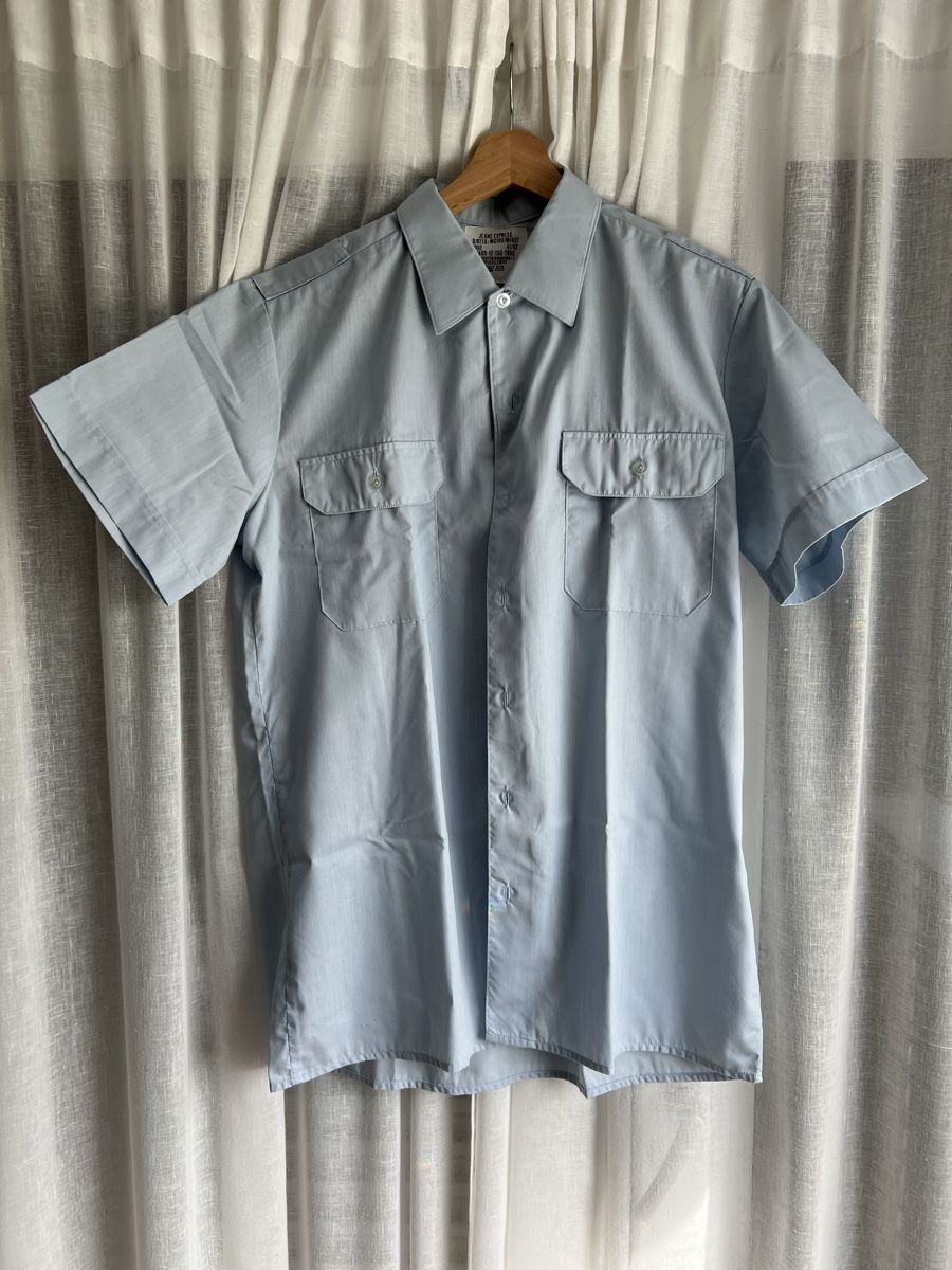 Uniformes: 4x Armee-Hemden – D'occasion à Kölliken par Scolaf023