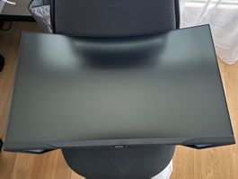 Samsung Odyssey G6 27” – WQHD, 240 Hz + VESA-Adapter