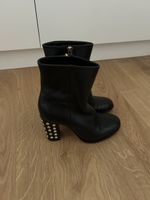 Elegante, schwarze Lederstiefeletten mit Nieten, Grösse 36