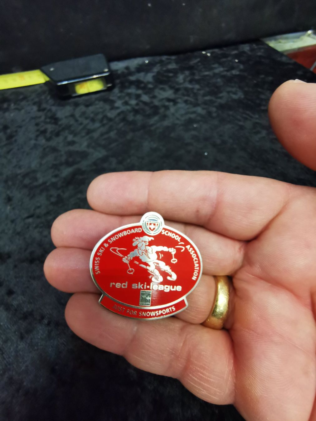 Spille & Fermagli: BROCHE RED SKI-LEAGUE – Usato da Genève venduto da Qanil77 2