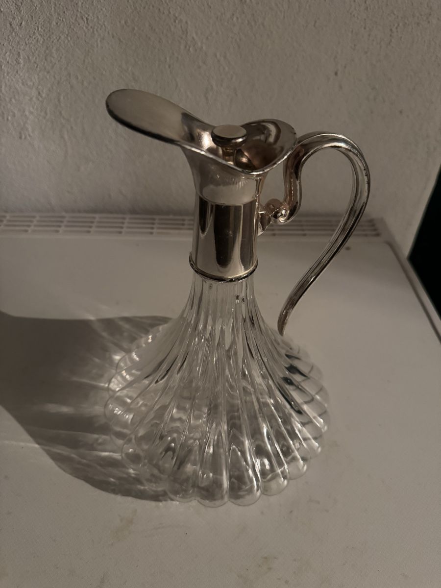Karaffen: Edle Kristallkaraffe mit versilbertem Ausgiesser – Gebraucht aus Trübbach von s-a-t