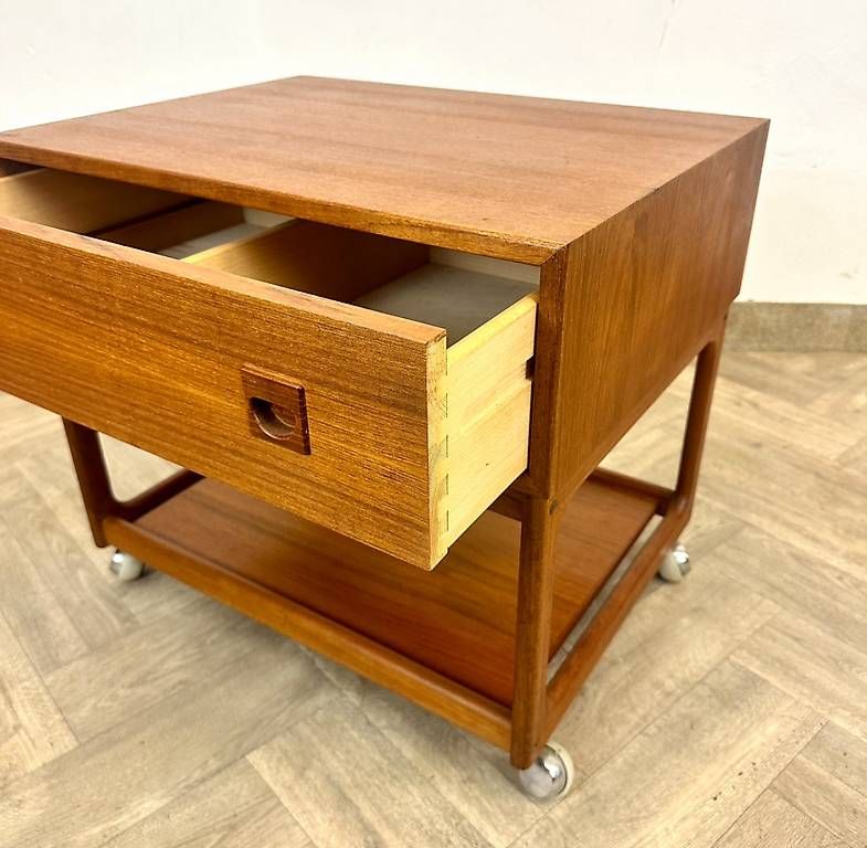 Carrelli di servizio: Mid Century dänischer teak Servierwagen by Brouer – Usato da basel venduto da vintory.ch 6